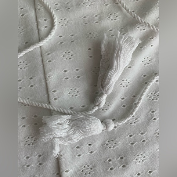 Pretty Summer Eyelet top - Picture 2 of 3